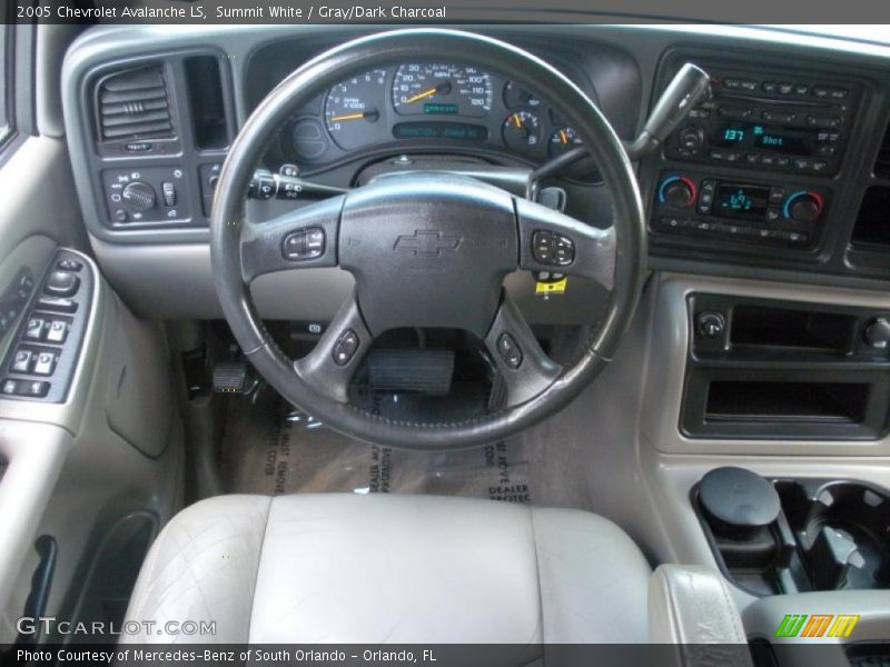 Summit White / Gray/Dark Charcoal 2005 Chevrolet Avalanche LS