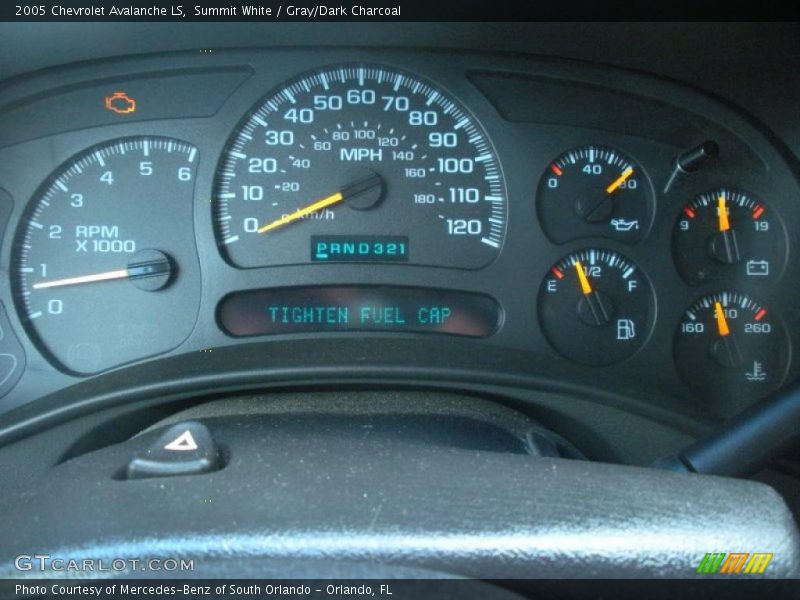 Summit White / Gray/Dark Charcoal 2005 Chevrolet Avalanche LS