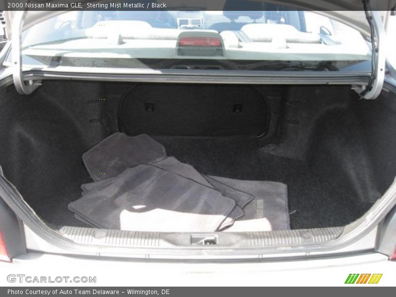 Sterling Mist Metallic / Black 2000 Nissan Maxima GLE