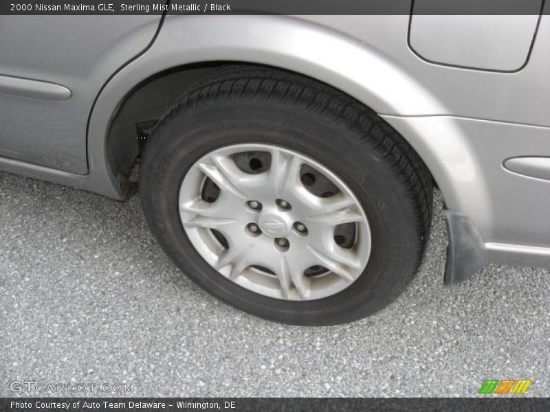 Sterling Mist Metallic / Black 2000 Nissan Maxima GLE
