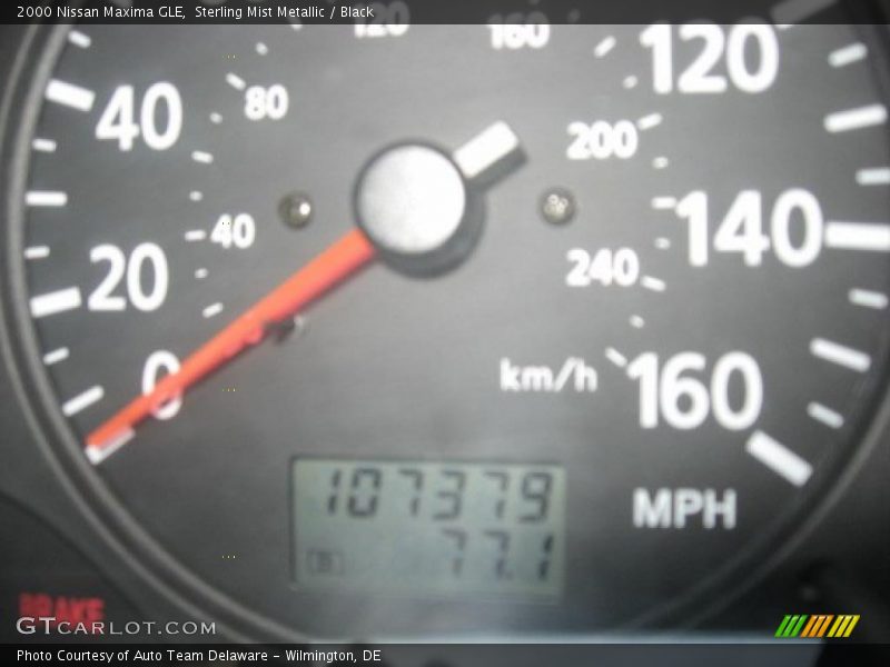 Sterling Mist Metallic / Black 2000 Nissan Maxima GLE