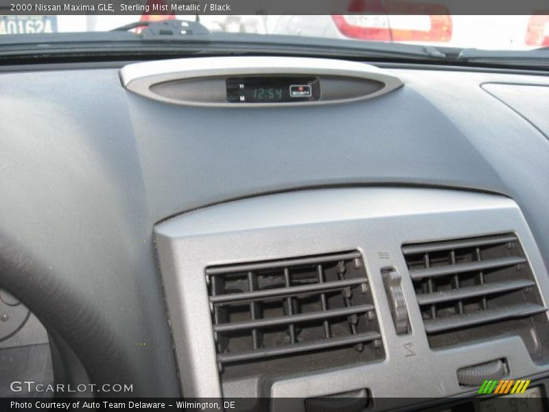 Sterling Mist Metallic / Black 2000 Nissan Maxima GLE