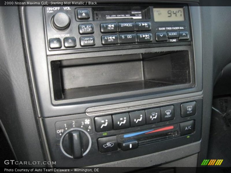 Sterling Mist Metallic / Black 2000 Nissan Maxima GLE