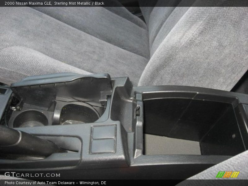 Sterling Mist Metallic / Black 2000 Nissan Maxima GLE