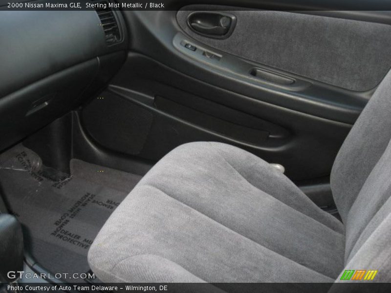 Sterling Mist Metallic / Black 2000 Nissan Maxima GLE