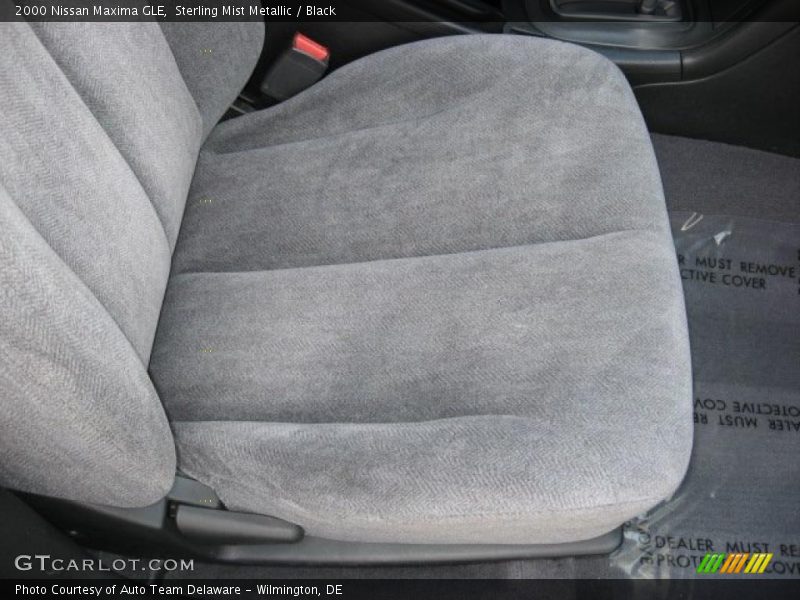 Sterling Mist Metallic / Black 2000 Nissan Maxima GLE