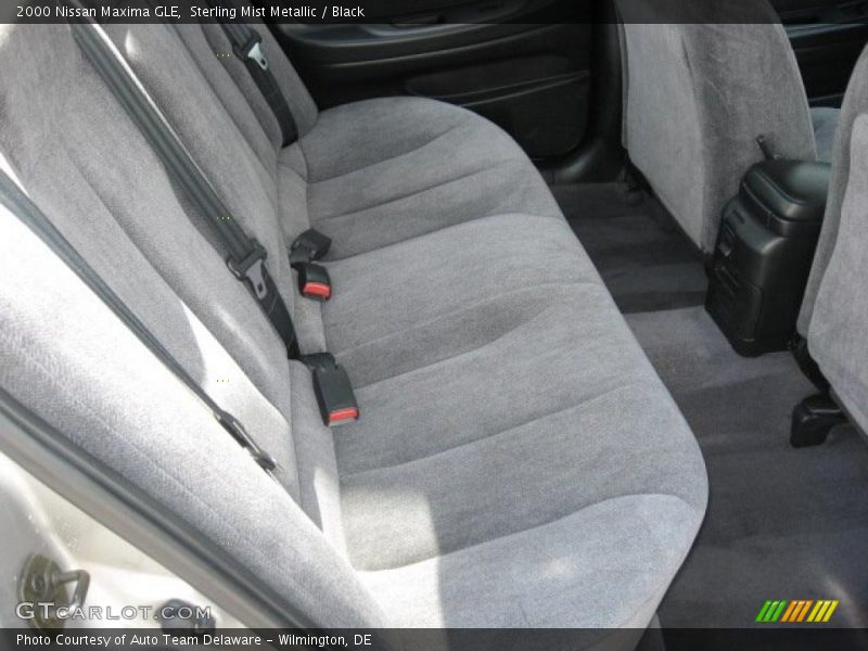 Sterling Mist Metallic / Black 2000 Nissan Maxima GLE