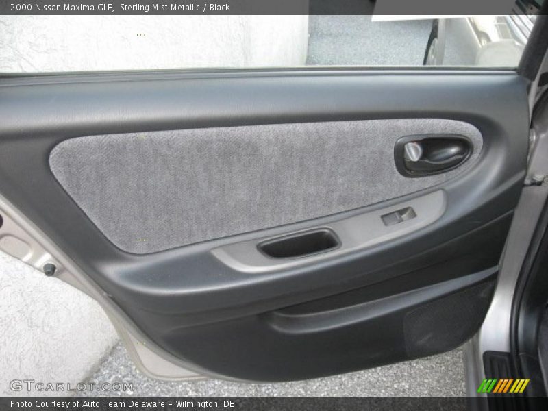 Sterling Mist Metallic / Black 2000 Nissan Maxima GLE