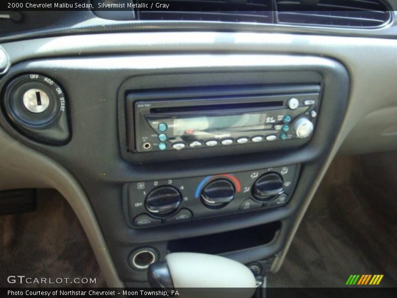 Silvermist Metallic / Gray 2000 Chevrolet Malibu Sedan