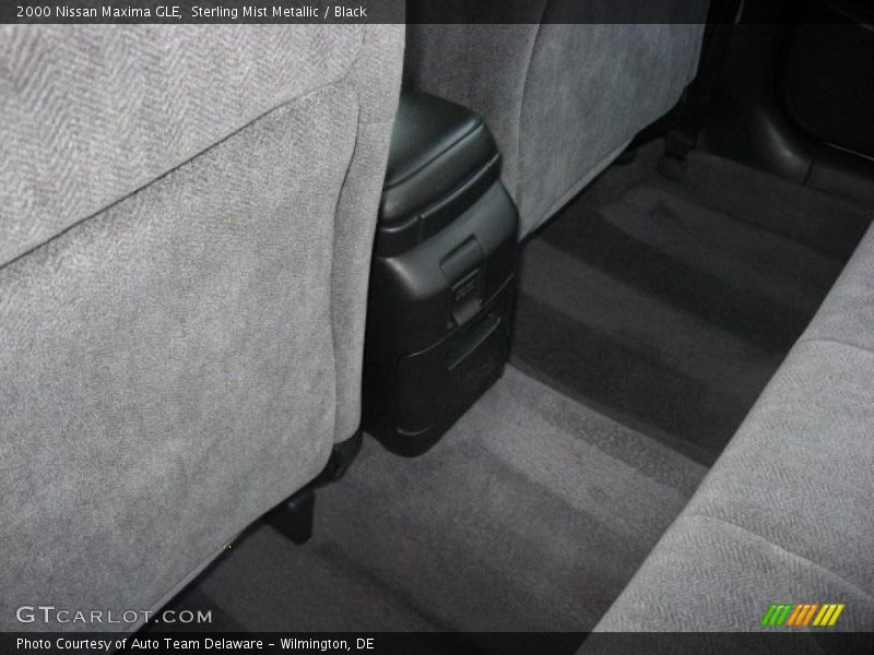 Sterling Mist Metallic / Black 2000 Nissan Maxima GLE