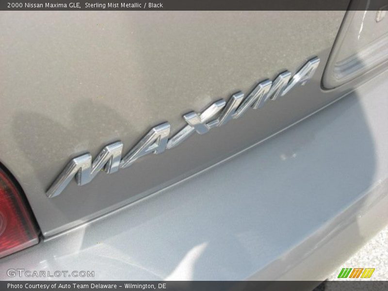 Sterling Mist Metallic / Black 2000 Nissan Maxima GLE