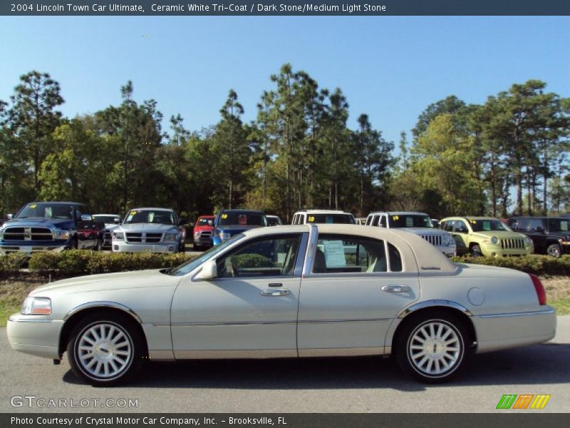 Ceramic White Tri-Coat / Dark Stone/Medium Light Stone 2004 Lincoln Town Car Ultimate