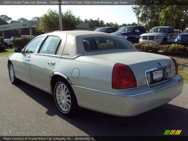 Ceramic White Tri-Coat / Dark Stone/Medium Light Stone 2004 Lincoln Town Car Ultimate