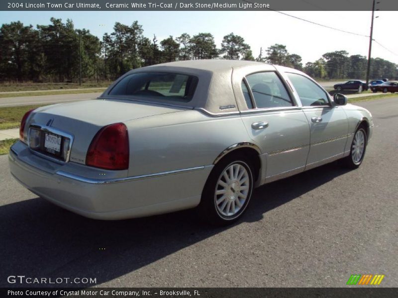 Ceramic White Tri-Coat / Dark Stone/Medium Light Stone 2004 Lincoln Town Car Ultimate