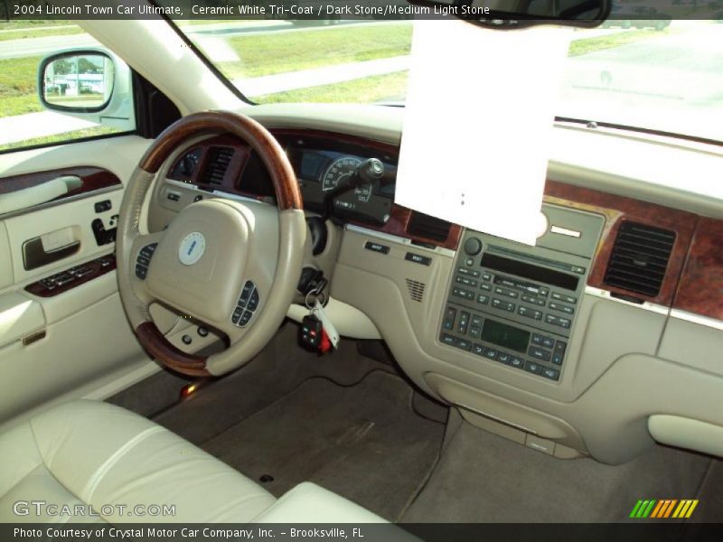 Ceramic White Tri-Coat / Dark Stone/Medium Light Stone 2004 Lincoln Town Car Ultimate