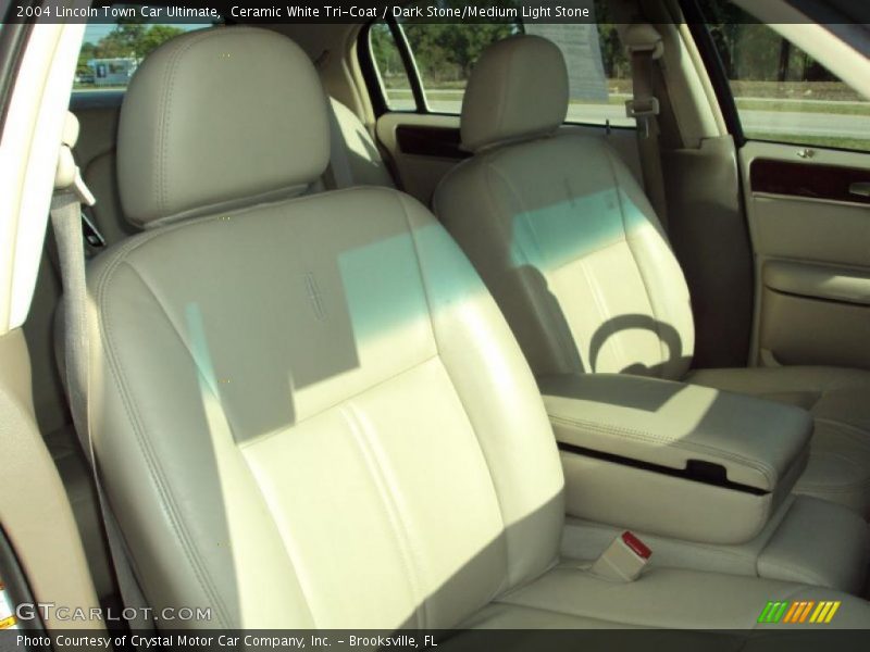 Ceramic White Tri-Coat / Dark Stone/Medium Light Stone 2004 Lincoln Town Car Ultimate