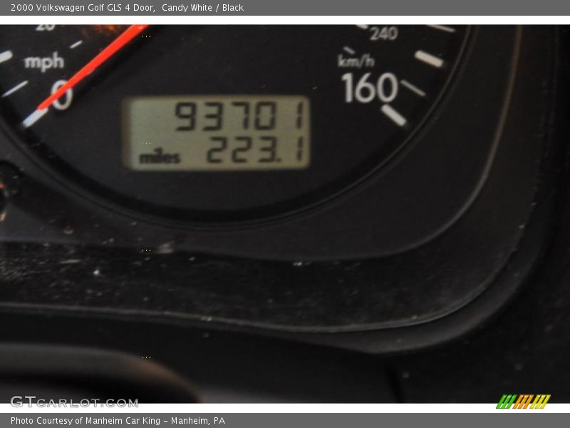 Candy White / Black 2000 Volkswagen Golf GLS 4 Door