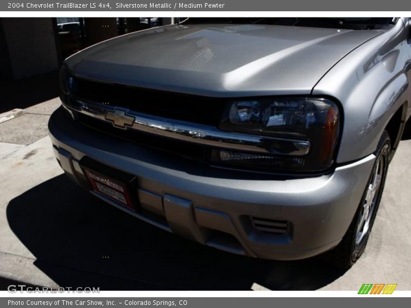 Silverstone Metallic / Medium Pewter 2004 Chevrolet TrailBlazer LS 4x4