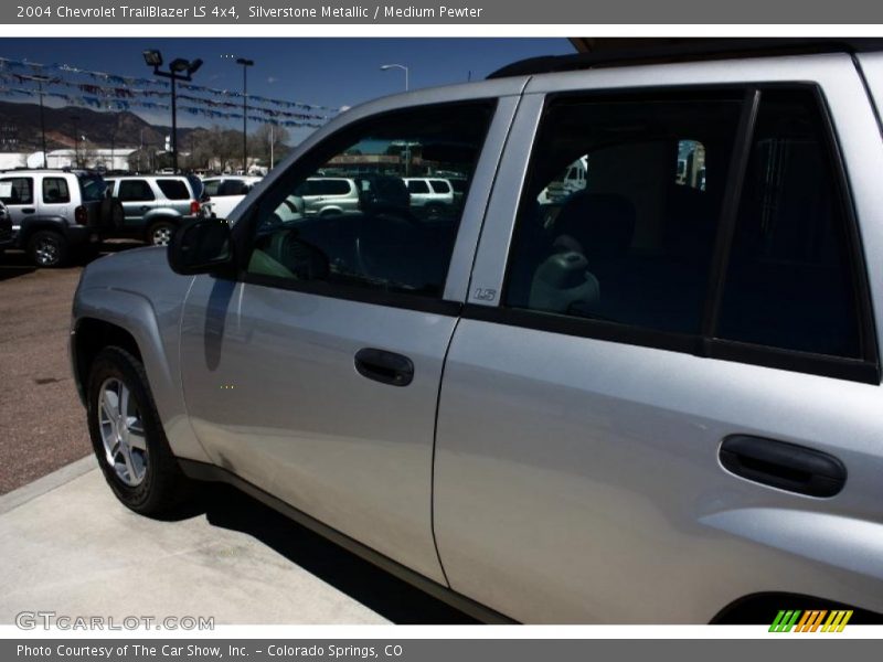 Silverstone Metallic / Medium Pewter 2004 Chevrolet TrailBlazer LS 4x4
