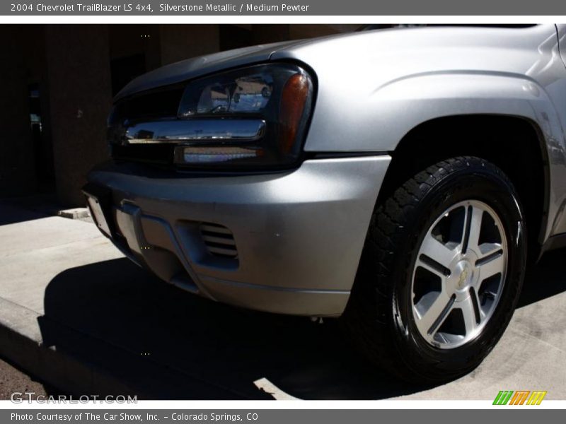 Silverstone Metallic / Medium Pewter 2004 Chevrolet TrailBlazer LS 4x4