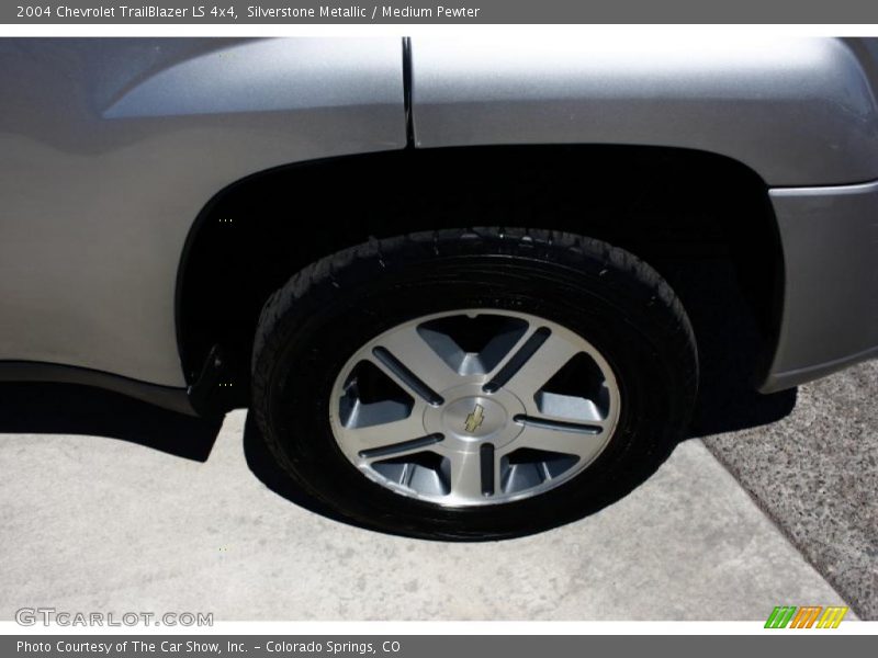 Silverstone Metallic / Medium Pewter 2004 Chevrolet TrailBlazer LS 4x4