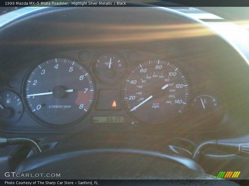 Highlight Silver Metallic / Black 1999 Mazda MX-5 Miata Roadster
