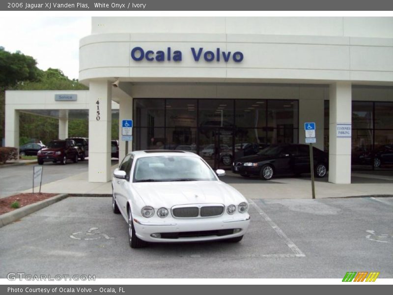 White Onyx / Ivory 2006 Jaguar XJ Vanden Plas