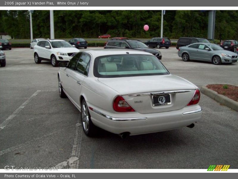 White Onyx / Ivory 2006 Jaguar XJ Vanden Plas