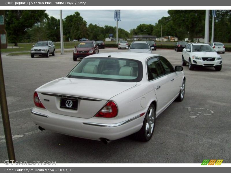 White Onyx / Ivory 2006 Jaguar XJ Vanden Plas