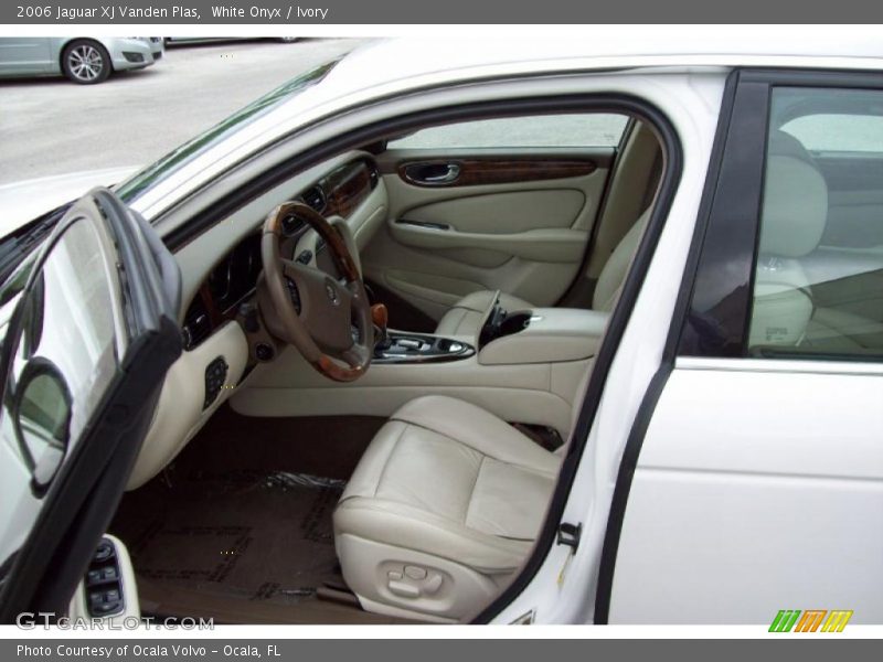 White Onyx / Ivory 2006 Jaguar XJ Vanden Plas