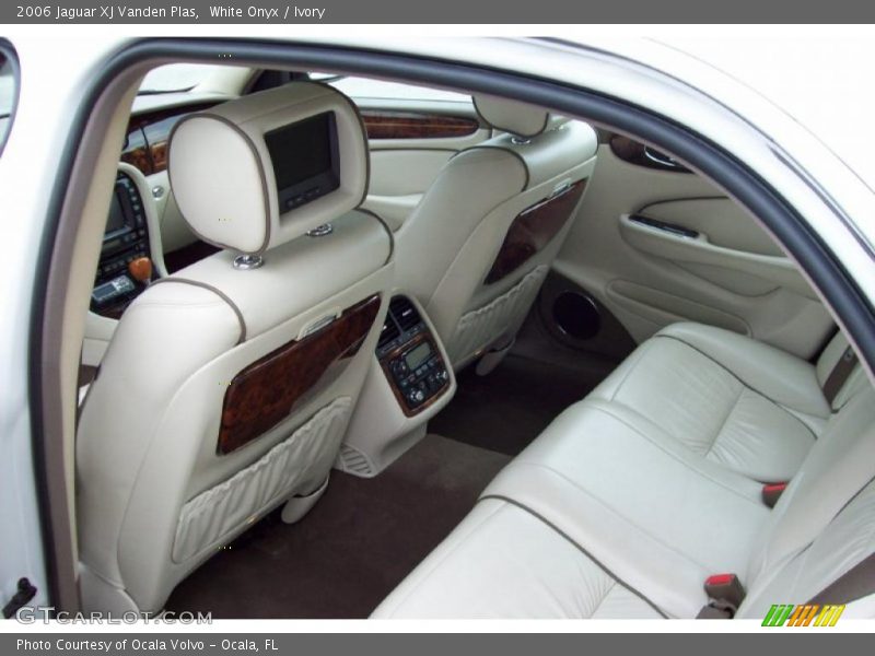 White Onyx / Ivory 2006 Jaguar XJ Vanden Plas