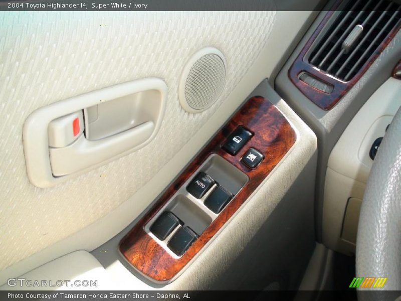 Super White / Ivory 2004 Toyota Highlander I4