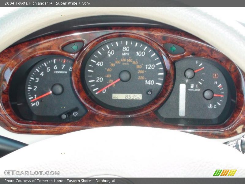 Super White / Ivory 2004 Toyota Highlander I4