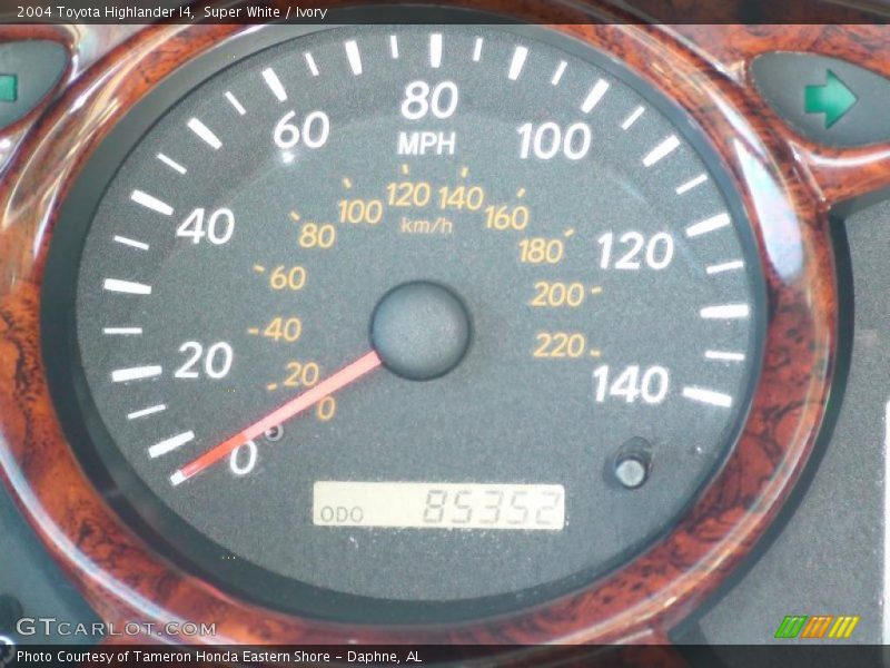 Super White / Ivory 2004 Toyota Highlander I4