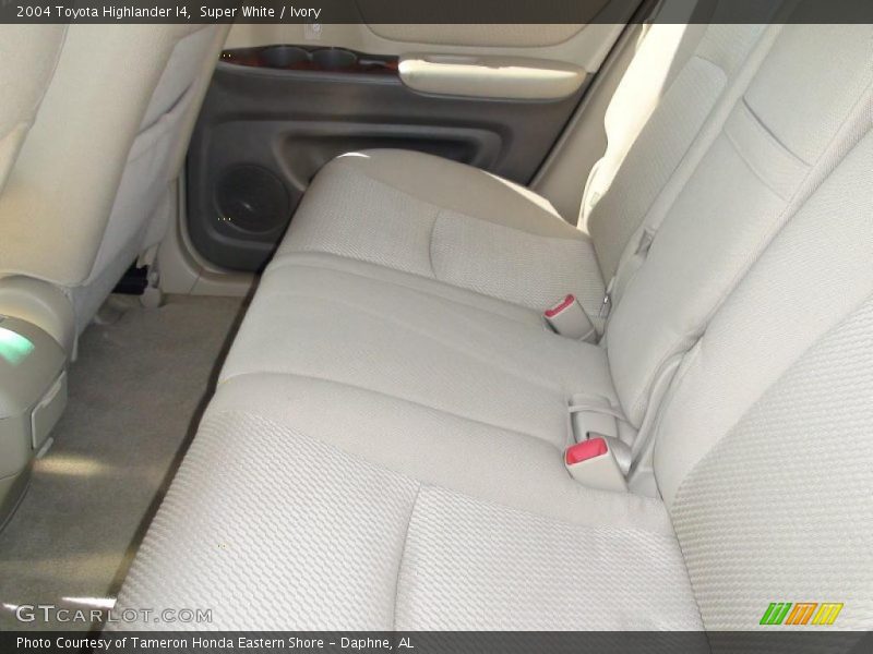 Super White / Ivory 2004 Toyota Highlander I4