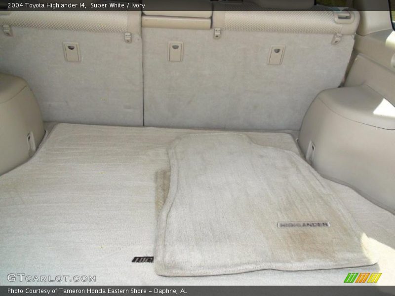 Super White / Ivory 2004 Toyota Highlander I4