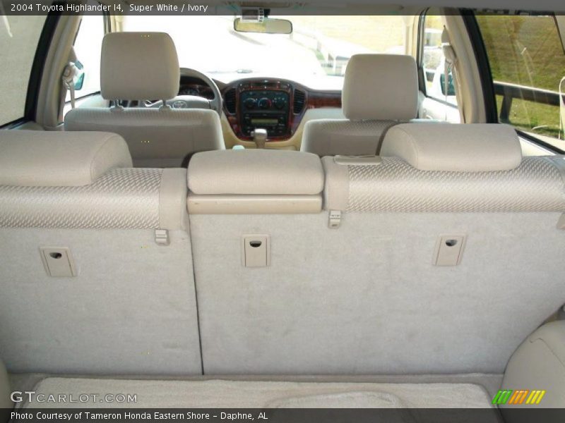 Super White / Ivory 2004 Toyota Highlander I4