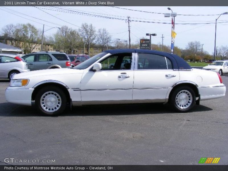 Vibrant White / Deep Slate Blue 2001 Lincoln Town Car Executive