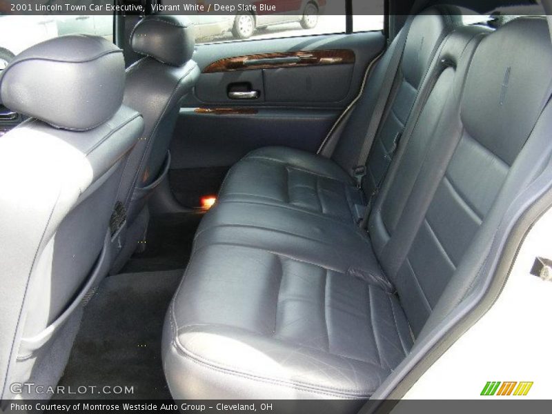 Vibrant White / Deep Slate Blue 2001 Lincoln Town Car Executive