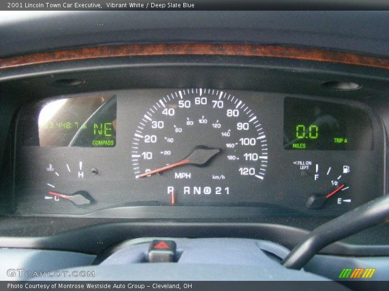 Vibrant White / Deep Slate Blue 2001 Lincoln Town Car Executive