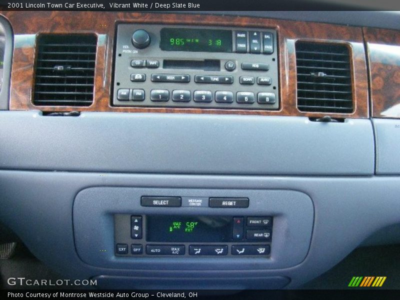 Vibrant White / Deep Slate Blue 2001 Lincoln Town Car Executive