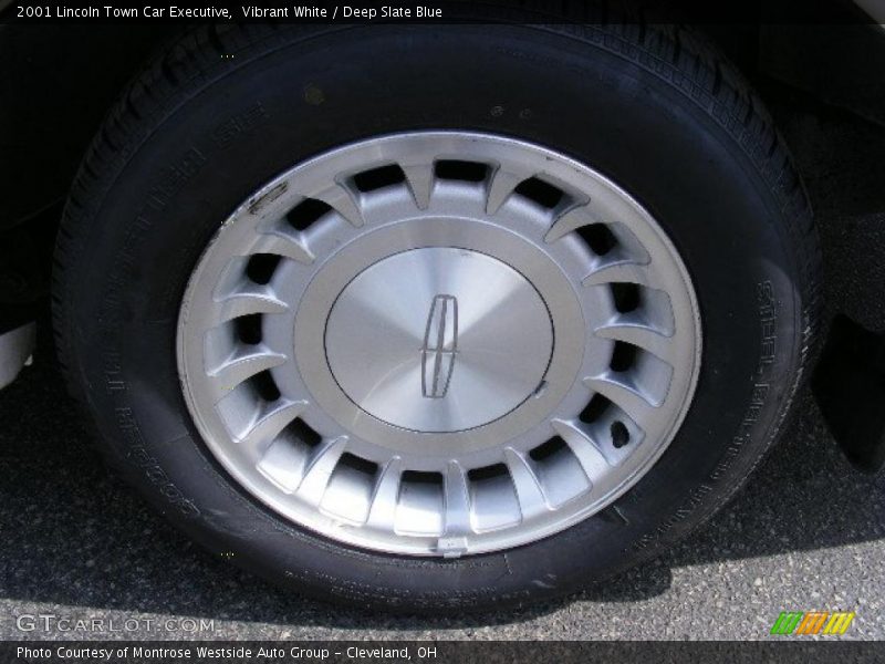Vibrant White / Deep Slate Blue 2001 Lincoln Town Car Executive
