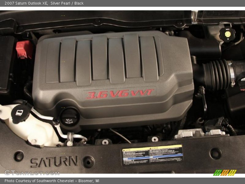 Silver Pearl / Black 2007 Saturn Outlook XE
