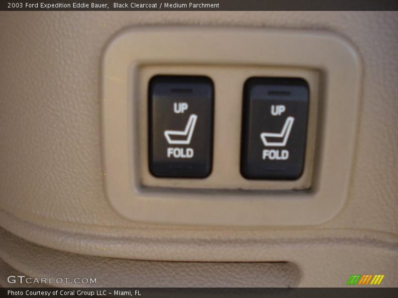 Black Clearcoat / Medium Parchment 2003 Ford Expedition Eddie Bauer