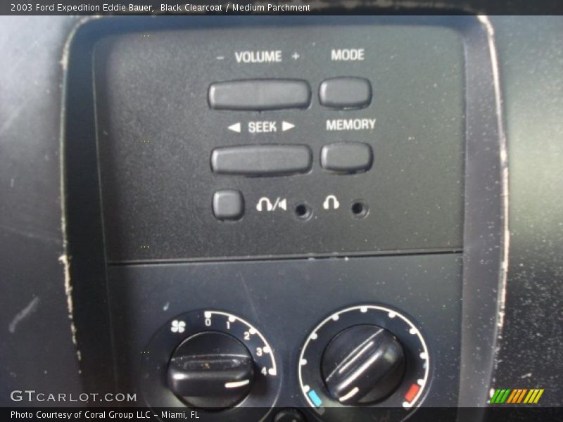 Black Clearcoat / Medium Parchment 2003 Ford Expedition Eddie Bauer