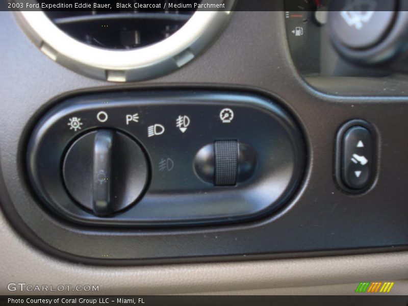 Black Clearcoat / Medium Parchment 2003 Ford Expedition Eddie Bauer
