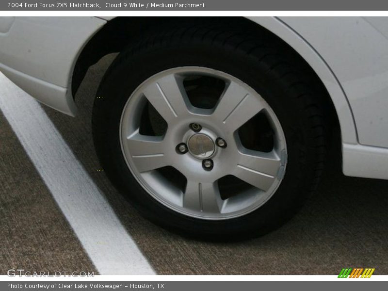 Cloud 9 White / Medium Parchment 2004 Ford Focus ZX5 Hatchback