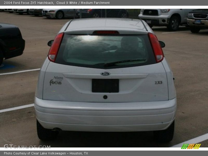 Cloud 9 White / Medium Parchment 2004 Ford Focus ZX5 Hatchback