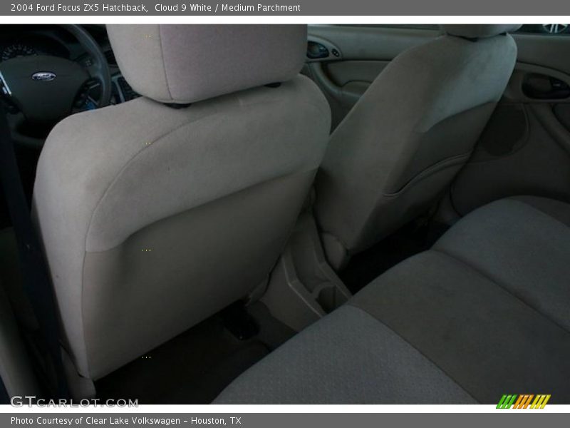 Cloud 9 White / Medium Parchment 2004 Ford Focus ZX5 Hatchback