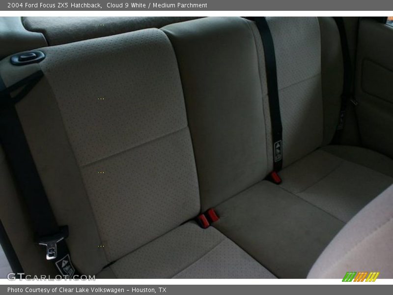 Cloud 9 White / Medium Parchment 2004 Ford Focus ZX5 Hatchback